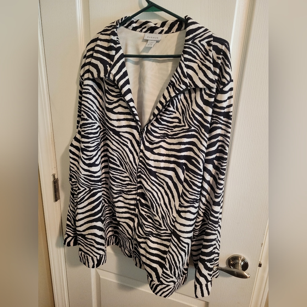 Avenue zebra jacket size 30/32